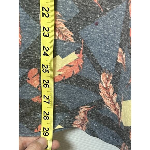 LuLaRoe Perfect T Shirt Women’s XS Lightning Bolt Print Short Sleeve Flowy Hem - Picture 5 of 10